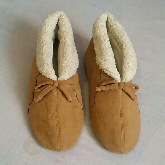 Totes ISOTONER Shoes Tan 6.5/7.5 - Picture 1 of 6